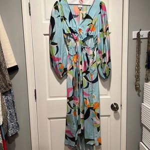 Great summer dress - cut out sides, long sleeves and super flowy. Only worn once